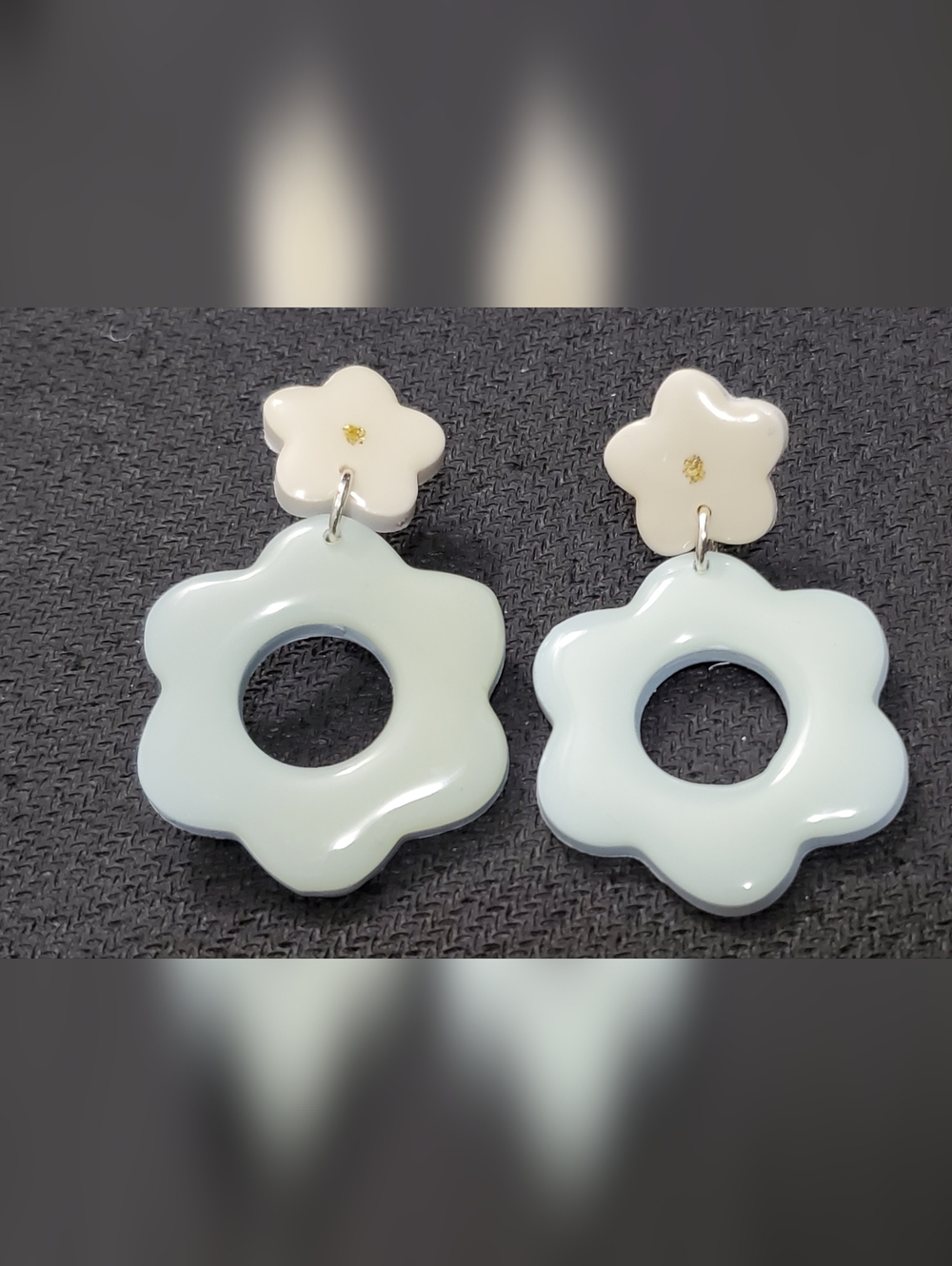 Y2K Hand Crafted Mint Green and Cream Flower Dangle Earrings
